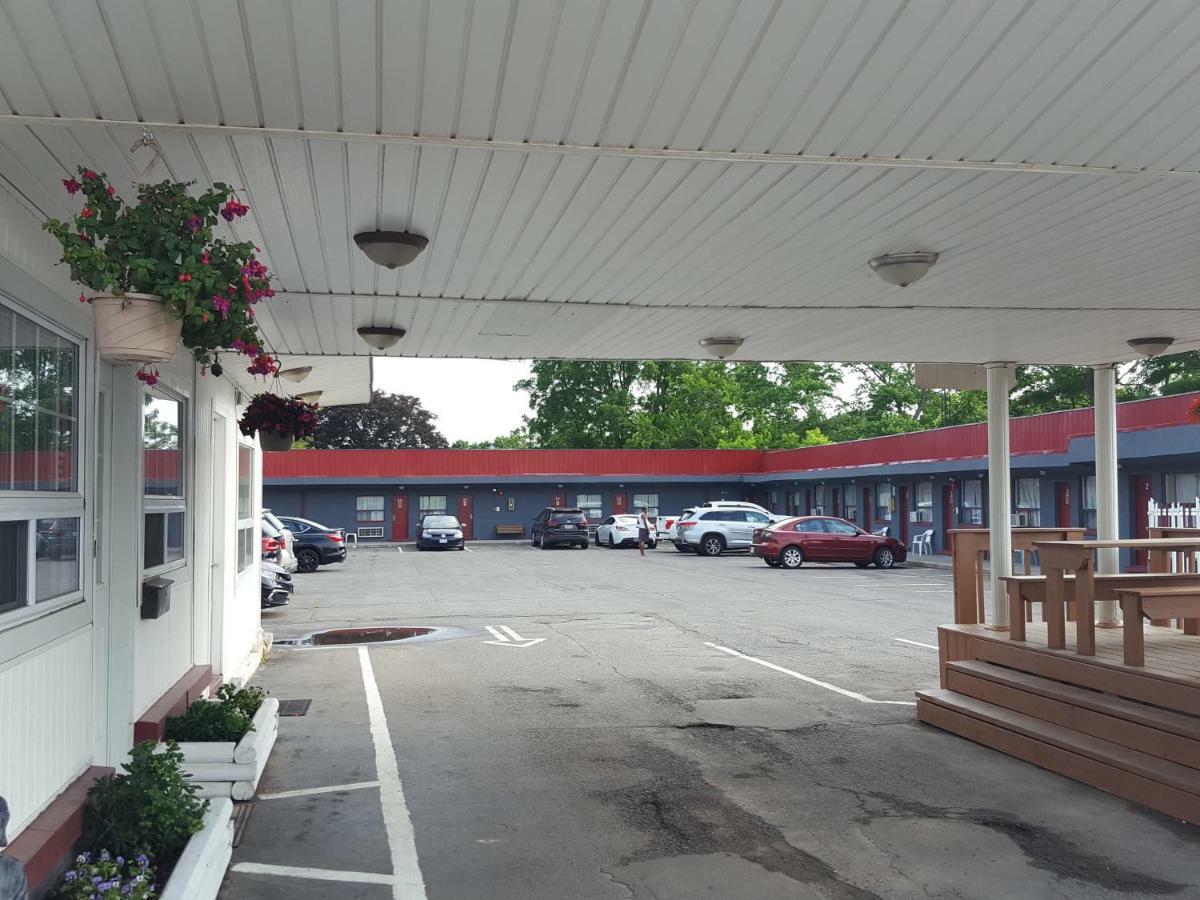 Niagara Inn & Suites Екстер'єр фото